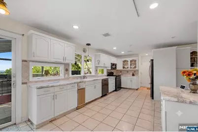 703 Stewart Street, Ridgefield, NJ 07657 - Photo 11