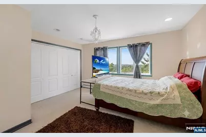 703 Stewart Street, Ridgefield, NJ 07657 - Photo 33