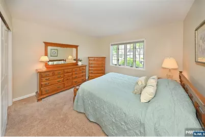 14-01 Floral Avenue, Fair Lawn, NJ 07410 - Photo 5