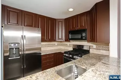261 Riverwalk Way Q174 #Q174, Clifton, NJ 07014 - Photo 7