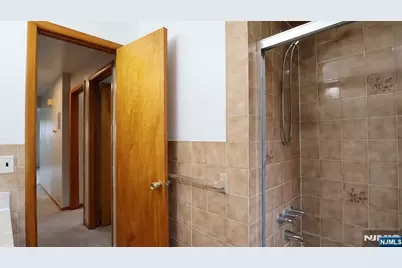 538 Hillside Street 2 #2, Ridgefield, NJ 07657 - Photo 5