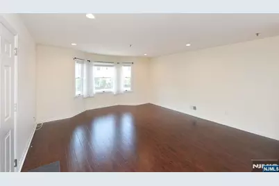 45 Royal Avenue 49 #49, Hawthorne, NJ 07506 - Photo 5