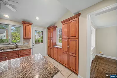 34 Esmond Place, Tenafly, NJ 07670 - Photo 15