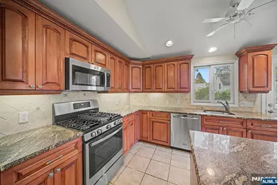 34 Esmond Place, Tenafly, NJ 07670 - Photo 9