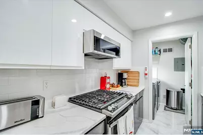 825 Riverside B202 #B202, Lyndhurst Township, NJ 07071 - Photo 9
