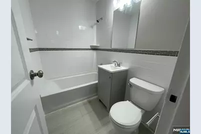 125 Lawrence Street 4C #4C, Hackensack, NJ 07601 - Photo 5