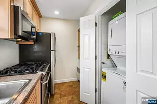 16 Wedgewood Dr 24, Verona, NJ 07044 - Photo 13