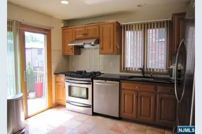2044 Ellery Avenue, Fort Lee, NJ 07024 - Photo 7
