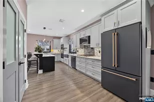 4-31 Plaza Rd, Fair Lawn, NJ 07410 - Photo 9