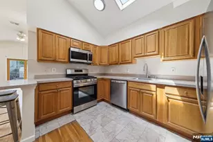 68 Lincoln Street 2, Jersey City, NJ 07307 - Photo 7