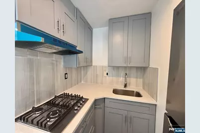 718 Broadway Apt5 #APT5, Bayonne, NJ 07002 - Photo 3
