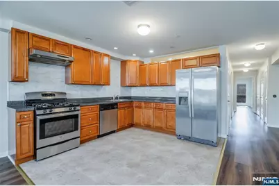148 Oakwood Avenue A #A, Cliffside Park, NJ 07010 - Photo 5