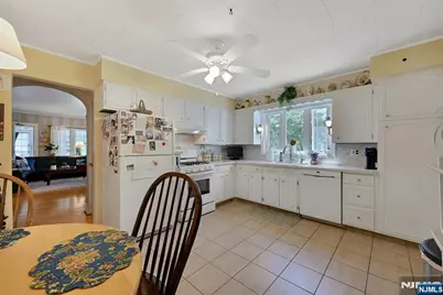 111 Van Winkle Avenue, Hawthorne, NJ 07506 - Photo 9