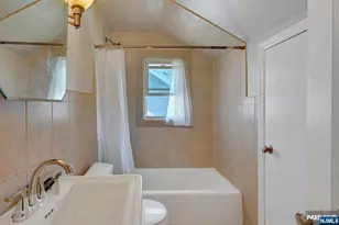 111 Van Winkle Ave, Hawthorne, NJ 07506 - Photo 13