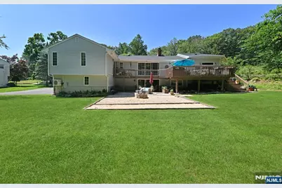 12 Heatherhill Lane, Woodcliff Lake, NJ 07677 - Photo 5
