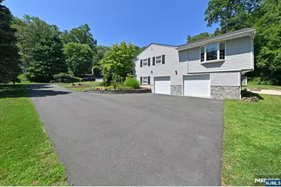 12 Heatherhill Lane, Woodcliff Lake, NJ 07677 - Photo 3