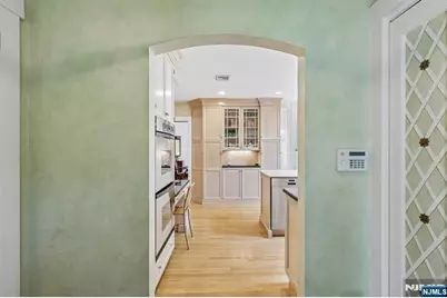 86 Walthery Avenue, Ridgewood, NJ 07450 - Photo 17