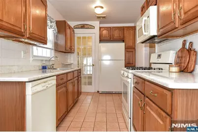 143 Manhattan Avenue, Waldwick, NJ 07463 - Photo 9