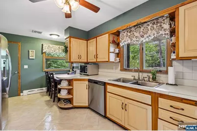695 Berdan Avenue, Wayne, NJ 07470 - Photo 5