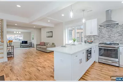 2389 3rd Street, Fort Lee, NJ 07024 - Photo 7