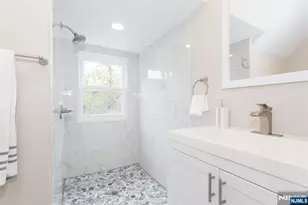 2389 3rd St, Fort Lee, NJ 07024 - Photo 17