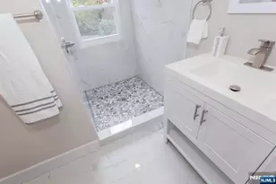 2389 3rd St, Fort Lee, NJ 07024 - Photo 19