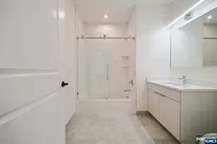 401 E Central Blvd 2E, Palisades Park, NJ 07650 - Photo 9