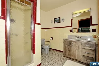 91 Rose Avenue, Woodcliff Lake, NJ 07677 - Photo 9