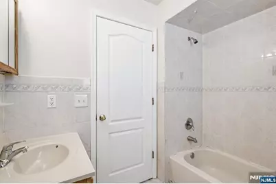 17 Chester Avenue, Newark, NJ 07104 - Photo 15