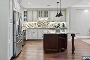 208 Shearwater Ct 15, Jersey City, NJ 07305 - Photo 3