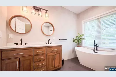 240 E Clinton Avenue, Tenafly, NJ 07670 - Photo 23