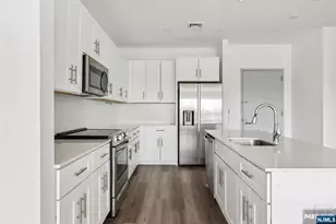 2 Executive Dr 717, Fort Lee, NJ 07024 - Photo 7