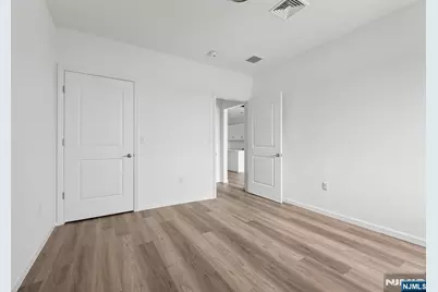 2 Executive Drive 807 #807, Fort Lee, NJ 07024 - Photo 9