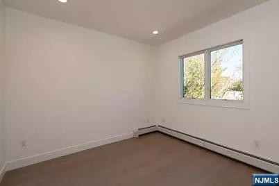 129 Rothwell Avenue, Cliffside Park, NJ 07010 - Photo 17