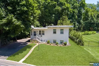 221 Lakeview Drive, Ridgewood, NJ 07450 - Photo 25