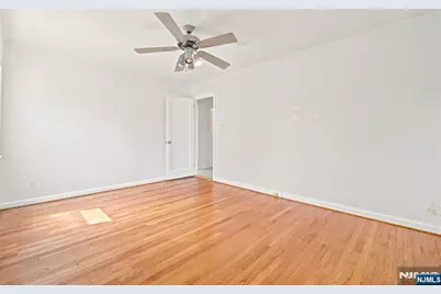 8-34 Henderson Boulevard, Fair Lawn, NJ 07410 - Photo 5