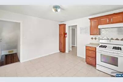 8-34 Henderson Boulevard, Fair Lawn, NJ 07410 - Photo 11