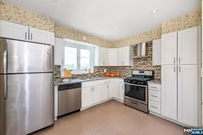 34 Waldo Avenue 13 #13, Jersey City, NJ 07306 - Photo 7