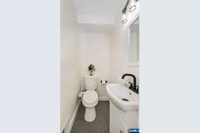 34 Waldo Avenue 13 #13, Jersey City, NJ 07306 - Photo 9