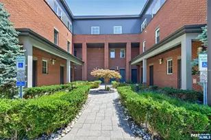 1600 Kaufer Ln 12, Fort Lee, NJ 07024 - Photo 1