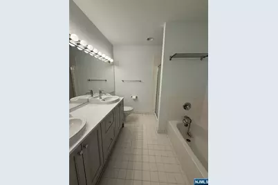 18 Garden Place 242 #242, Edgewater, NJ 07020 - Photo 9