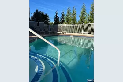 18 Garden Place 242 #242, Edgewater, NJ 07020 - Photo 17