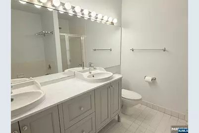 18 Garden Place 242 #242, Edgewater, NJ 07020 - Photo 7