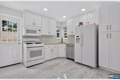 670 John Street, Teaneck Township, NJ 07666 - Photo 7