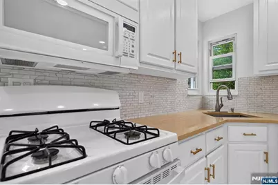 670 John Street, Teaneck Township, NJ 07666 - Photo 9
