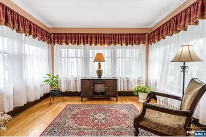 217 Mountain Way, Rutherford, NJ 07070 - Photo 5