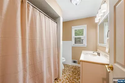 211 Park Avenue, Emerson, NJ 07630 - Photo 15