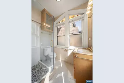 540 Highridge Avenue, Cliffside Park, NJ 07010 - Photo 11