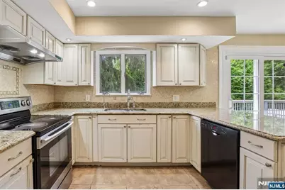 39 Maple Avenue, Demarest, NJ 07627 - Photo 15