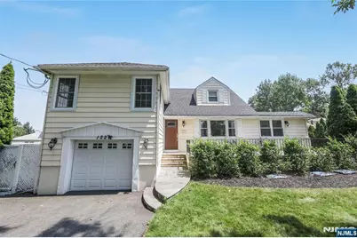 122 Village Circle West, Paramus, NJ 07652 - Photo 19
